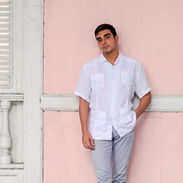 Guayabera disponible. Talla disponible: L - Img 55752170