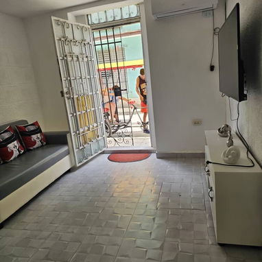 *# 173 CENTRO HABANA* *Casa de dos niveles en venta – Zanja (referencia: cerca de policía)* 📐 *Distribución* : *P - Img 125681296