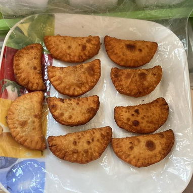 Empanaditas de guayaba, picadillo y queso - Img 118680443