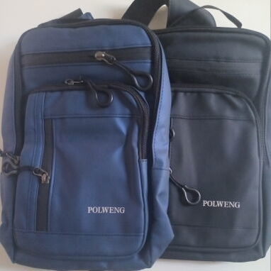 Bolsos medianos cruzados atras $9 usd. Mochila $17 usd - Img 121476409