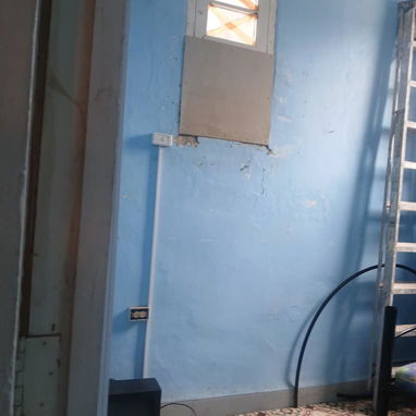 #19- ✔️Se vende apto en Centro Habana 🏡 ✔️Precio 13mil  ✔️De 2 cuartos en un 3er piso. ✔️Cubre unos 65m² ✔️Tiene un so - Img 121850331