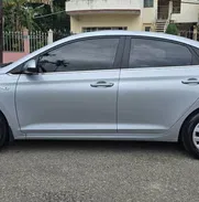 Vendo Hyundai Accent 2023 - Img 48930002