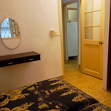 Se vende apto de dos cuartos muy próximo a 23 y 12. - 6/10