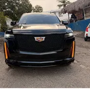 Cadillac Escalade ,Combina un diseño imponente con detalles de alta gama,motor V8 de gasolina - Img 52446346