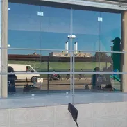 Realizamos todo tipo de trabajo de carpintería de aluminio y cristal.Somos primera mano,llame yaa - Img 56100989