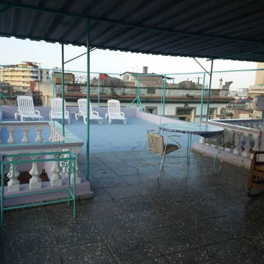 Se alquila y no se va la corriente cerca Hospital Ameijeiras - Img 123964589