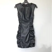Vestido Original zara de vinil 30 usd talla S le sirve a una xs 55368398 - Img 58011145