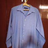 Vendo 2 camisas de hombre de mangas largas IDENTICAS por un . Precio TALLA XL - Img 57875685