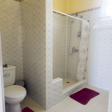 Cod.Z 🌟 ¡ALQUILER EN EL VEDADO! 🌟 2 Habitaciones 🛏️ / 2 Baños 🚿 / 2 Terrazas 🪴 - 500 USD al mes  💵 - Img 122565160