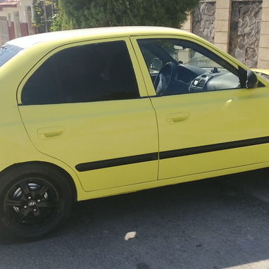 Vendo Hyundai Accent 2005, chapistería y pintura nuevas, A/C al 100%, soy el dueño. - Img 120344700