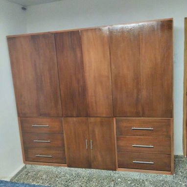 Se realizan trabajos en carpintería - Img 124299370