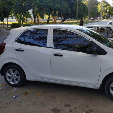 Vendo o negocio Kia picanto del 2020 mecánico con 20 mil kilómetros - Img 87199913