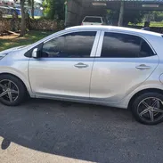 Vendo o negocio kia picanto del 2017 pintura de fábrica - Img 51998751