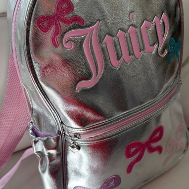🎒 MOCHILAS JUICY COUTURE ​💎 Línea Exclusiva Importada de USA 🇺🇸 Calidad Garantizada (¡Stock Limitado!) - 2/2