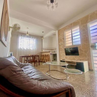Se renta casa para negocio, totalmente independiente de 2 pisos. - Img 119850720