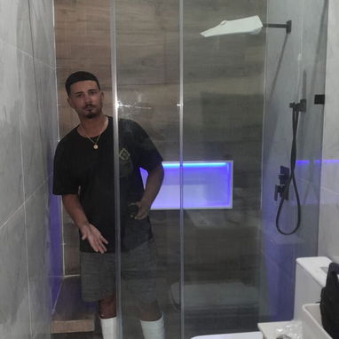 ✨¡Transforma tu espacio en 72 horas!✨ 🚪 Cristales sin bordes que reflejan lujo y modernidad. 🔥 - Img 121997472