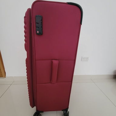 Vendo maleta nueva de 23kg  en 50 usd soy del Cerro mensajeria gratis si es cerca 53546464 - 2/4