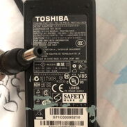 Cargador de laptop Toshiba - Img 45321312
