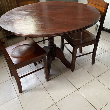 Vendo juego de comedor de caoba. Contactar con Isabela al 58264306. Más información por WhatsApp. - 2/7