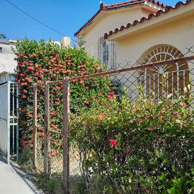 Hermosa casa en santos suarez residencial,cerca de santa catalina - Img 112536897