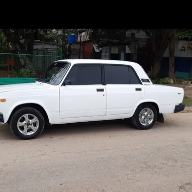 Lada 2107 del 2000 en circulación - 2/2