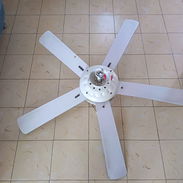 Lampara de techo con ventilador , tiene tres velocidades. - Img 55939991