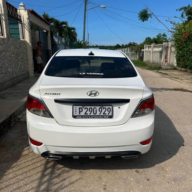Wa.me/56525031 HYUNDAI ACCENT 2015 🦈 — ¡AUTOMÁTICO, MOTOR NUEVO Y MÚSICA A FULL   ¡Un carro sumamente moderno, cómodo y - 4/5