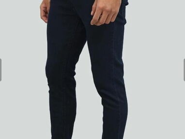 Libertad de estilo: Jeans "Cuidado con el Perro" para hombre. Skinny elastizados para moverte con tendencia - Img main-image