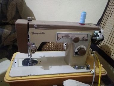 Venta de máquina de coser eléctrica usada, 50 dolares - Img 65944883