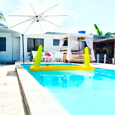 Alquiler de casa en la playa con piscina en Guanabo. Renta de casa en la playa con piscina para grupos grandes en Guanab - Img 125457875