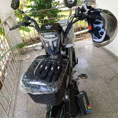 Bicimotos roja y negra , precio 1750 con casco,guantillas y capa para la moto ...Autonomía 100km, bateria 48v 45 Amp - Img 124444533