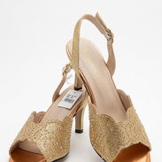 Tacones dorados - Img 57758762