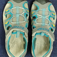 SANDALIAS PARA NIÑO DE USO EN MUY BUEN ESTADO - Img 57125497