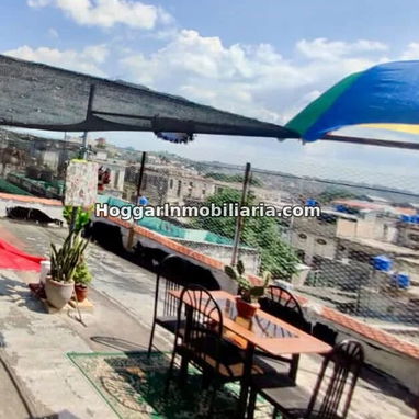 GG-176. ¡APARTAMENTO IMPECABLE DE 2 CUARTOS EN EL CERRO CON GRAN TERRAZA PRIVADA EN AZOTEA Y HERMOSA - 10/10