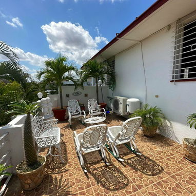 Venta de hermosa propiedad en Nuevo Vedado 600 mil - 4/10