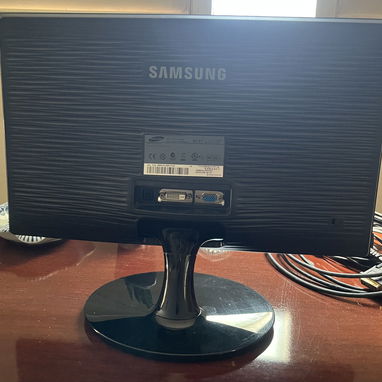 Monitor Samsung LED de 15 pulgadas - Img 121907048