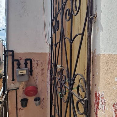 Se vende casa en Centro Hab. Dos cuartos y azotea libre! - Img 117122562
