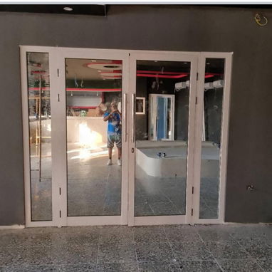Realizamos todo tipo de diseños modernos en carpintería de aluminio y cristalería - Img 124695043