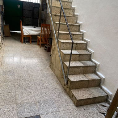 #251 INVERSIÓN Y VIVIENDA 10 DE OCTUBRE Casa de 3 niveles puerta Calle espacio de garaje (carro pequeño) 5 apartam, gas - 3/10