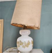 Vendo dos lamparas antiguas, una para la sala y otra de mesita de noche - Img 45878547