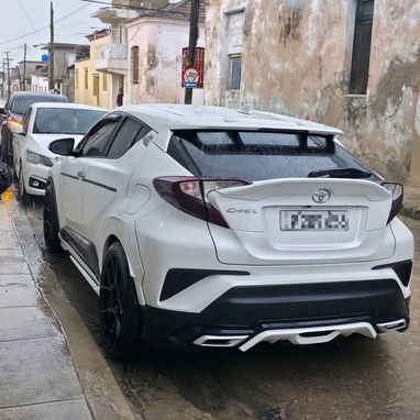 TOYOTA C-HR 2018 - 2/3