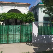 Se vende Casa independiente Vedado placa o se permuta por un vuelto grande por algo pequeño, vedado o playa - Img 50086387