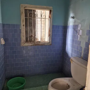Se vende casa en Centro Hab. Dos cuartos y azotea libre! - Img 117179622