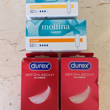 Tampones, condones durex, peine de bebé - Img 121762274