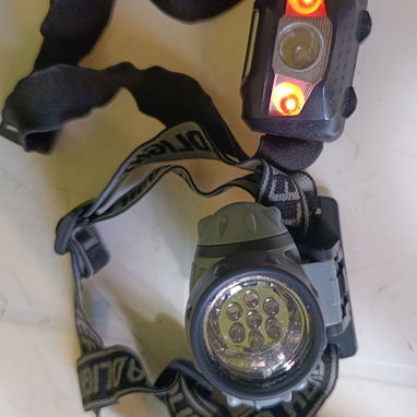 Linterna LED con correa ajustable/manos libres. - 8/9