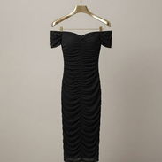 Vestido negro de fiesta elegante, diseño fruncido hombros descubiertos [Talla M y L] 25usd - Img 56120890