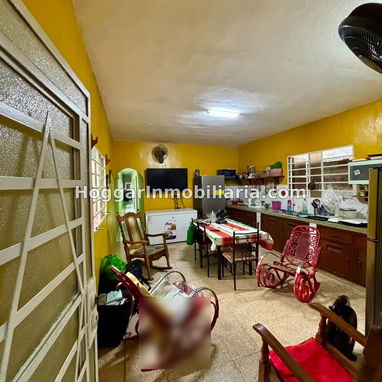 GG-168 ¡ESPECTACULAR CASA INDEPENDIENTE DE 3 CUARTOS CON GARAJE Y PATIO EN PÁRRAGA! (SISTEMA ELÉCTRICO NUEVO Y CISTERNA) - 10/10
