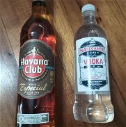 Vendo Habana club Añejo Especial y Vodka 700ml - Img 46116684