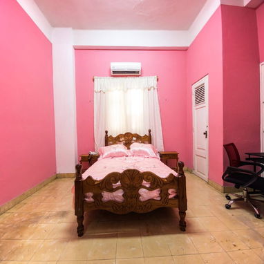 300 USD.RENTO LINEAL APTO DE 2 HABITACIONES Y 2 BAÑOS EN EL VEDADO ZONA CENTRICA POR HOTEL NUEVO TORRE K .52501177 - Img 124088255