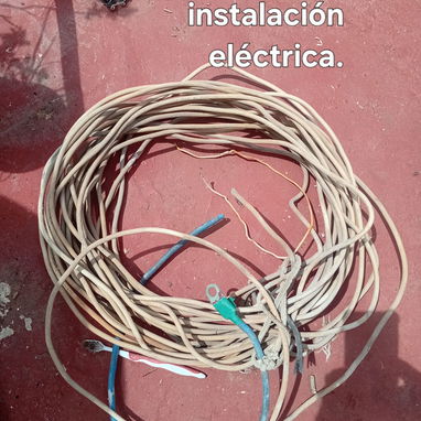 Tengo cables eléctricos. - 3/4